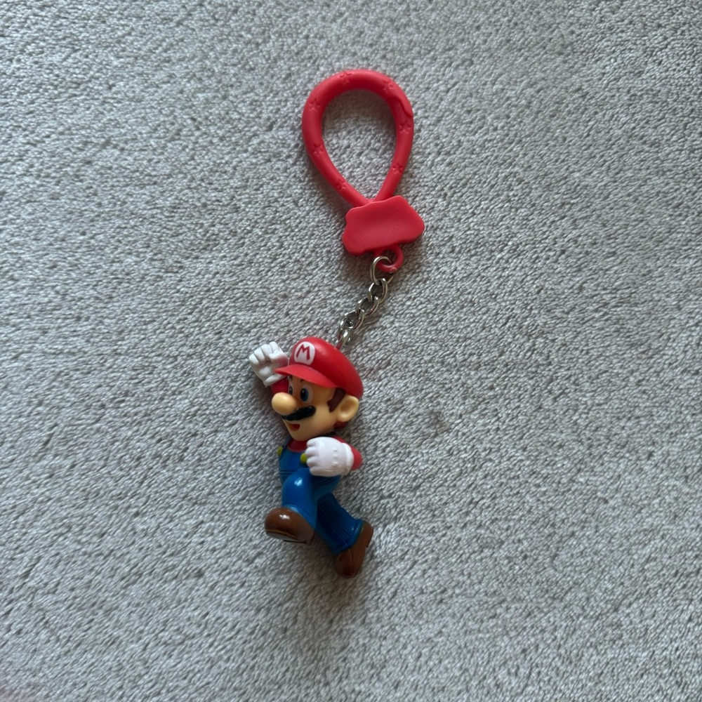 Super Mario Keychain - Picture 4 of 8